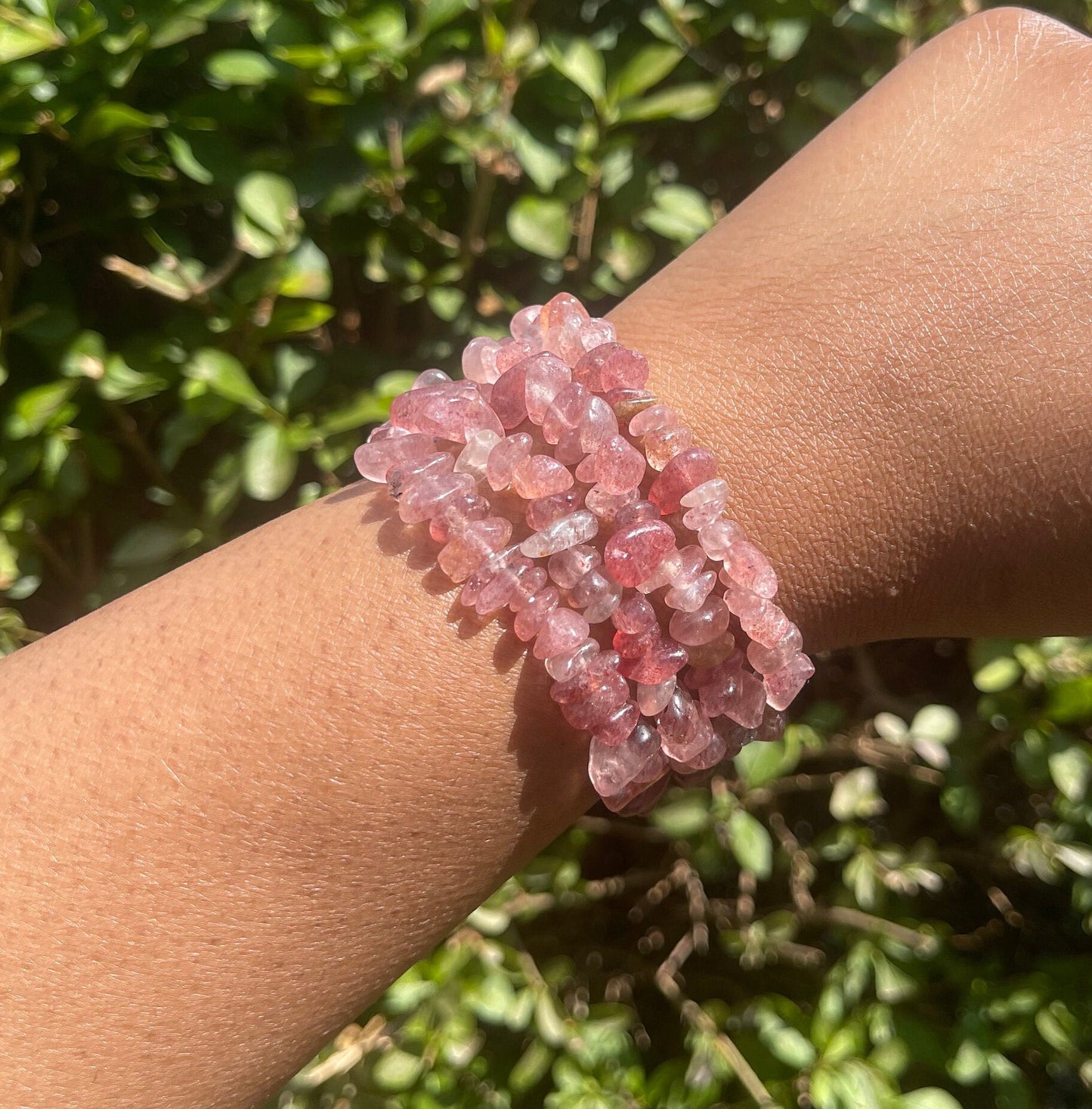 Strawberry Quartz Chip Bracelet, Healing Crystals, Gemstone Bracelets, Handmade Jewelry, Summer Jewelry, Natural Chakra Stones, Gift for Her