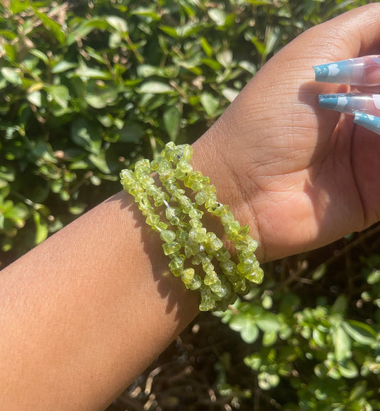 Peridot Chip Bracelet, Healing Crystals, Gemstone Bracelets, Natural Chakra Stones, Beaded Bracelets, Green Bracelets, Summer Jewelry